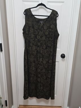 NWOT Studio I Maxi Dress